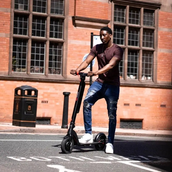 Cruzaa Commuta E-Scooter 350W Carbon Black - Pedal & Chain